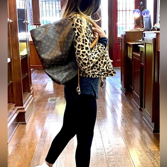 Louis Vuitton Artsy MM - Picture 9 of 10